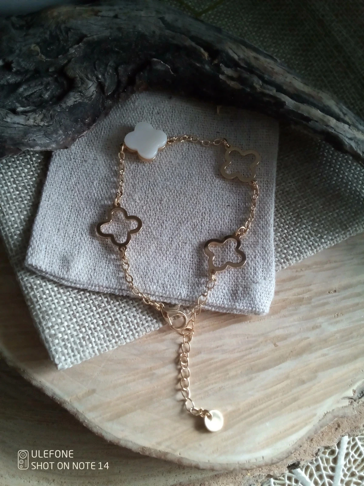 Bracelet trèfles dorés et nac're naturelle – photo 2